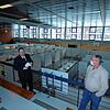 Das Impfzentrum in der Tiengener Stadthalle nimmt am Freitag den Betrieb auf. Kreisbrandmeister Dominik Rotzinger erklärt die Abläufe, ...