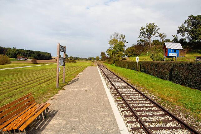 So sieht die Haltestelle der Biberbahn im Sauldorfer Ortsteil Bichtlingen aus. Der Gemeinde Sauldorf und der Stadt Meßkirch gehört die ...