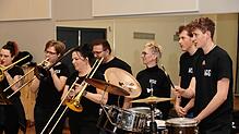 Bei den Proben der neugegründeten Mönchsee Gugge sind bereits rund 20 Musiker, wie Melanie Hils (von links), Steffi Groß, Bianca Vorlop, ...