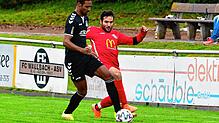 Zweites Saisontor: Niazy Yalin (hinten auf dem Archivbild gegen Catu Hucke, damals FV Lörrach-Brombach II) erzielte für den FC Wallbach ...