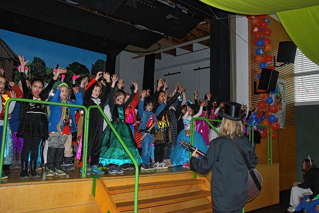 Die Kinder der Grundschule sind mit Begeisterung dabei.