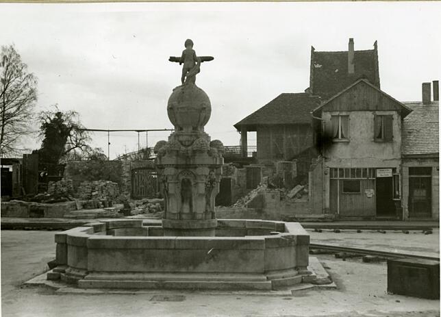 Noch 1949 waren die Spuren der Zerstörung überall zu sehen.