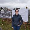 Nadine Bohn lässt sich in der Ortsmitte Mühlhofen fotografieren. Hier muss dringend etwas passieren, wie sie findet. Bild: Jenna Santini