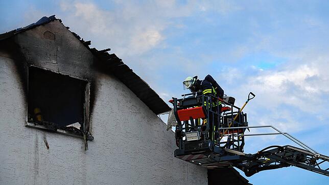 Die Feuerwehr Bräunlingen bekämpft am Mittwochmorgen einen Gebäudebrand in einem Wohngebäude Ecke Dießenhoferstraße/ Gießnaustraße.