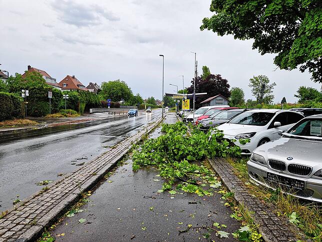 Die Straßen sind am Mittwochmorgen im Bodenseekreis weitestgehend frei, die Fahrradwege hingegen noch nicht.
