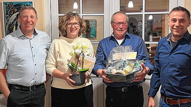 Die Geschäftsführer Armin Ketterer (links) und Harry Wehinger-Ketterer (rechts) verabschieden Denis Auer und Franz Oschwald in den ...