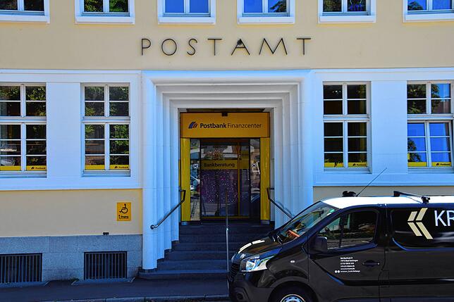 Ein Bild der Vergangenheit: Die Postbank und die Deutsche Post im ehemaligen Postamt an der Waldshuter Straße in Bad Säckingen haben ...