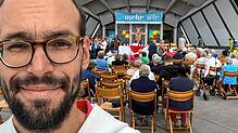 Den Stadtkirchentag der evangelischen und katholischen Kirche, hier an der Musikmuschel, hat Pastoralreferent Philip Heger mit organisiert.