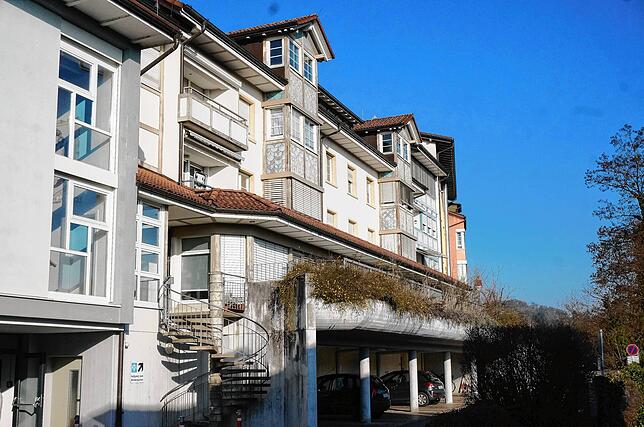 Der Gebäudekomplex in oberhalb der Tiengener Altstadt: Der hier untergebrachte Kindergarten St. Josef zieht bald in einen Neubau um, das ...