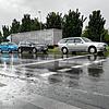 Starkregen im Kreis Konstanz: An der Kreuzung B33/Reichenaustraße am Ortseingang Konstanz spritzt das Wasser, wenn Autos und Lastwagen ...