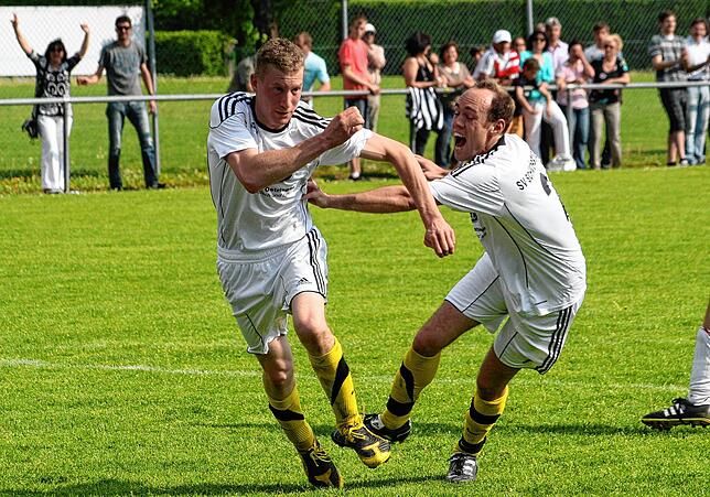 Bild 19: Schnappschüsse aus der Bezirksliga-Saison 2010/2011