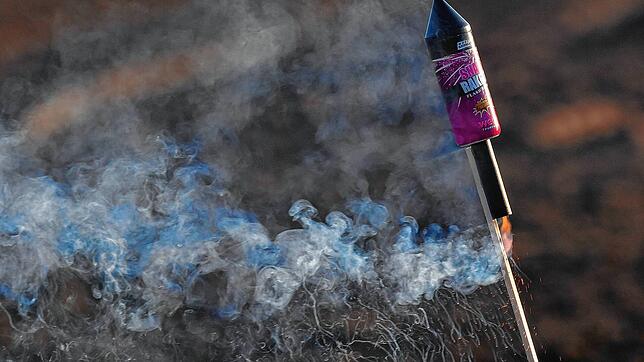 Raketen wie diese wurden in der Silvesternacht zahlreich gezündet. (Symbolbild)