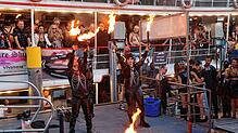 Bild : Willkommen an Bord! Diese Passagiere sind beim Torture Ship dabei