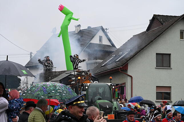 Bild 28: Die schönsten Bilder vom Fasnachtsumzug in Schwerzen: So feiern die Narren trotz Nieselregen
