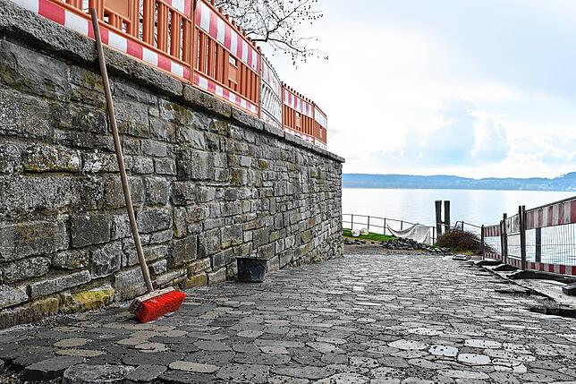Pflastersteine für den neu angelegten Uferweg zur Parkanlage am Mantelhafen.