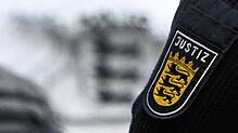 Weil das Opfer die Flucht ergriffen habe, habe der Angeklagte Gas gegeben und den Mann angefahren, um ihn umzubringen – Urteil im ...