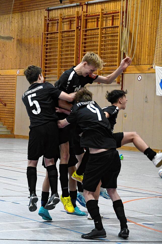Bild 12: Jubel in Bräunlingen: FC 08 Villingen und FV Tennenbronn holen Bezirksmeistertitel