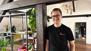 Der 23-Jährige Noa Hönig hat auf dem Weg zur eigenen Digitalagentur einige Umwege genommen. „Dieses Ausprobieren war total wichtig“, ...