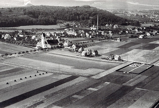 Die Lauffenmühle war für die Gemeinde prägend. So sah die damalige Gemeinde Unterlauchringen mit dem Unternehmen im Hintegrund 1929 aus. ...