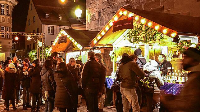 Idyll am Münsterplatz: Villingens Weihnachtsmarkt bei Rathaus und Münster besticht auch mit der Platz-Qualität. Unser Bild zeigt eine ...