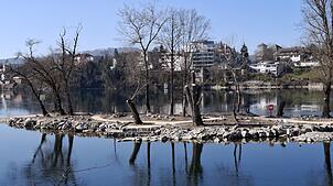 Das erneuerte Inseli vom Schweizer Rheinfelden aus