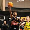 Machte beim Auswärtssieg in Tübingen in der Defensive einen guten Job: Panthers-Spieler Chris Frazier (links).