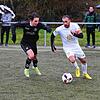 Nedzad Plavci, hier rechts im Testspiel gegen den SC Konstanz-Wollmatingen, hat seinen Vertrag bei Südstern Singen vorzeitig verlängert. ...