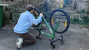 Nachdem das Fahrrad im Winter nicht bewegt wurde, sollte es im Frühling erst einmal gründlich überprüft werden.