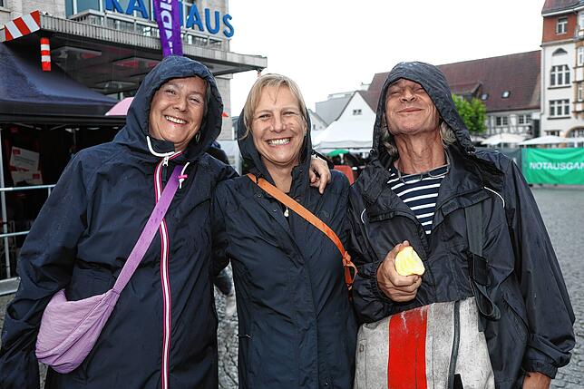 Bild 22: Gute Stimmung bei Regen auf dem Hohentwielfestival