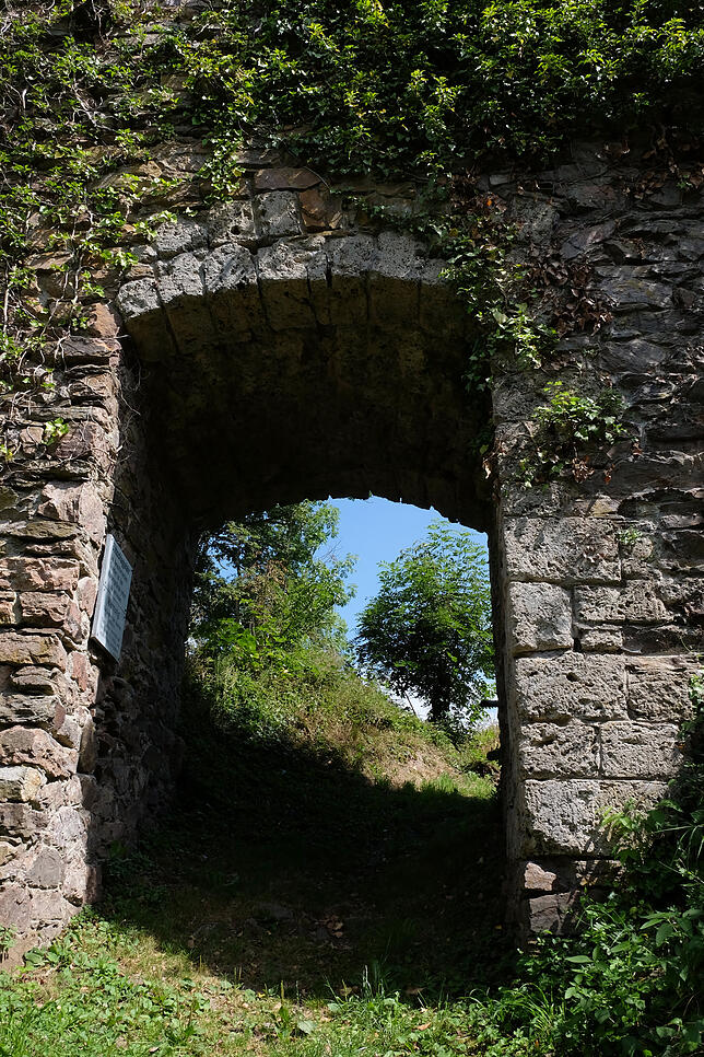 Der Eingangsbereich in die Burg Hauenstein.