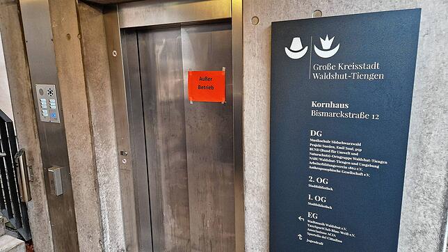 Außer Betrieb: Wer im Kornhaus zu tun hat, muss die Treppe benutzen, denn der Aufzug ist defekt.
