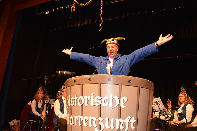 Bild 14: Dreckkübelgschwätz in Markdorf: Bilder der Akteure auf der Bühne