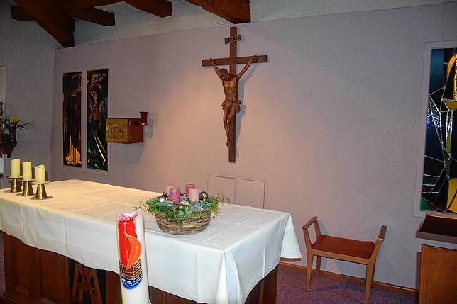 Die Kapelle im bisherigen St. Marienhaus in Bad Säckingen – Prinzipalien wie Altar und Kreuz werden auch in der neuen Kapelle im ...