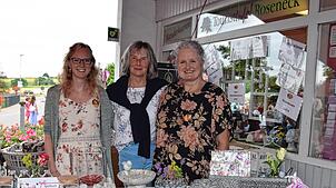 Über 50 Marktstände erwarten die Besucher an den Rosentagen. Allerlei Schönes kann bestaunt und erworben werden. Auch die Tourist-Info ...