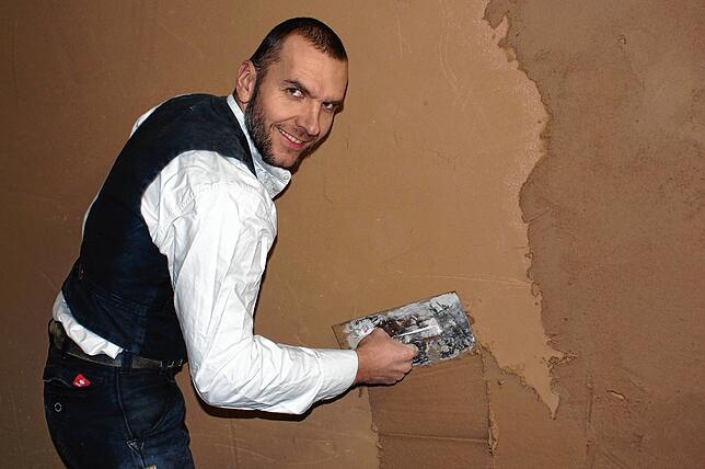 Wenn Holger Längle mit Lehm arbeiten kann, dann ist er richtig glücklich. „Für mich ist das ein vielseitiges, gesundes und ...