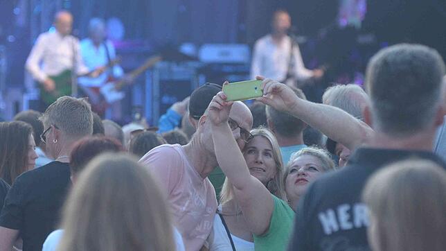 Selfies vom Open-Air-Konzert auf dem Marktplatz, mit den Stars auf der Bühne im Hintergrund: Zum ersten Mal seit Sommer 2019 wird es ab ...