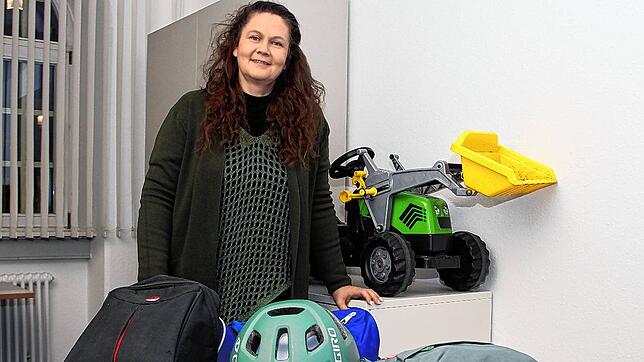 Ein Spielzeugbagger für Kleinkinder, Rücksäcke und ein Fahrradhelm zählen zu den Fundsachen, die zum Jahresbeginn bei Regina Grüninger ...