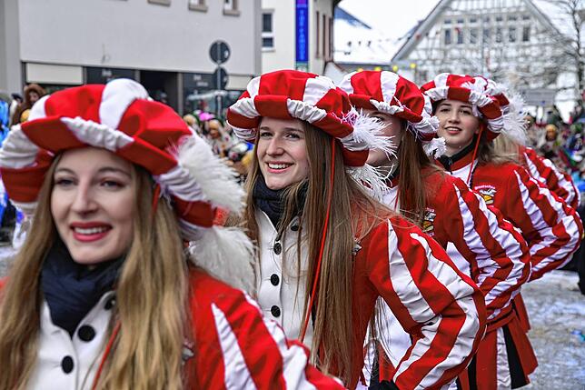 Bild 27: 75 Gruppen beim Fasnachtsumzug in St. Georgen: Wir haben die Bilder