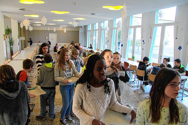Schon 2016 essen die Kinder in der Gemeinschaftsschule Schreienesch in Schichten, weil die Mensa zu klein ist. Deren Erweiterung wurde ...