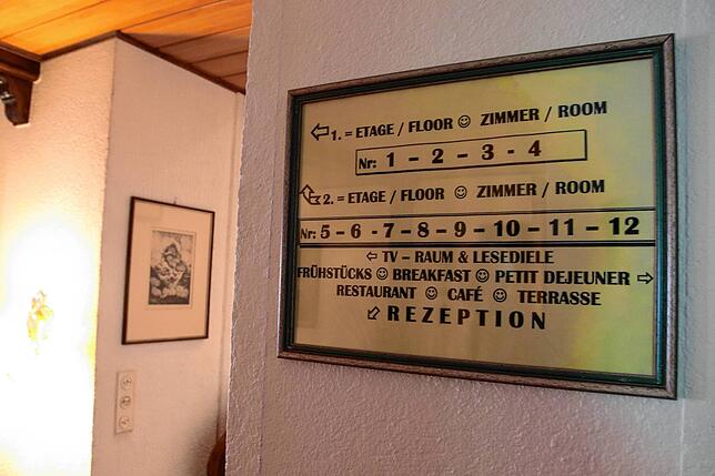 Im Treppenhaus des Hotels Pfaff. Vieles atmet hier noch den Geist der 1980er-Jahre.