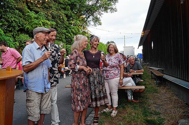 Bild 8: Bilder vom Daisendorfer Weinfest am Freitagabend rund um die Fruchtscheune von Mathias Bernhard
