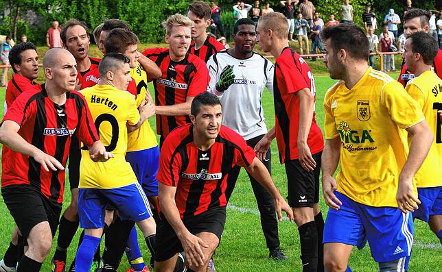Tumult im Derby: Im Hinspiel zwischen dem FSV Rheinfelden und dem SV Herten (1:0) ging es immer wieder mal rund im Strafraum.