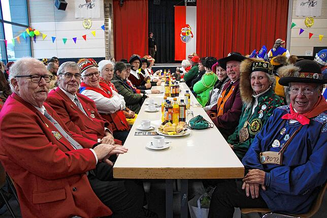 Auf das Wiedersehen nach der langen Corona-Zwangspause beim Zunftmeisterempfang des 41. Kleggau-Narrentreffen in Eggingen freuten sich ...