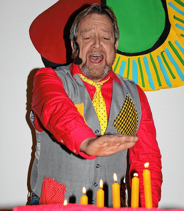 Mit Zaubertricks verzauberte Magic Töni die Zuschauer.