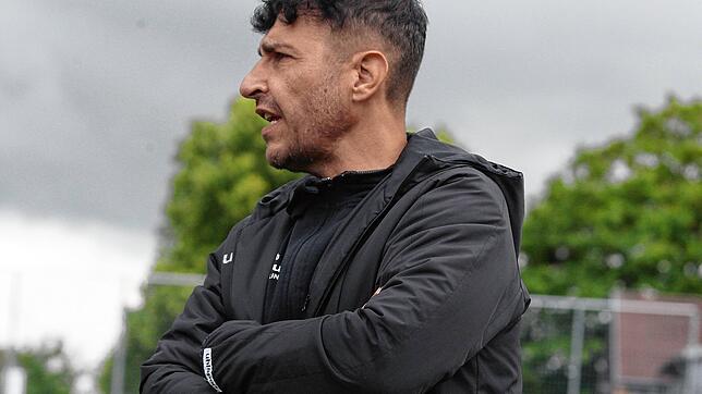 Enrique Blanco, Trainer des FC Tannheim, kann trotz der Unterzahl mit der Mannschaftsleistung zufrieden sein und mit dem 1:1 gegen ...