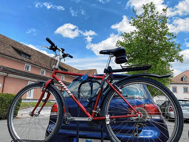 Auf dem Rückweg in die Redaktion darf sich das Rad absolut verdient vom Auto fahren lassen.