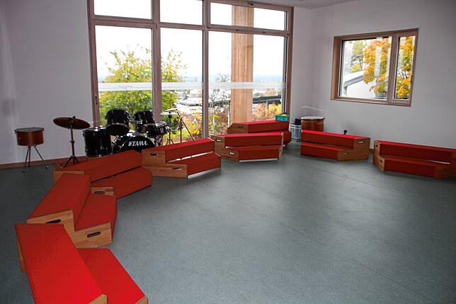 Der neue Musikraum im Gebäude der Turnhalle. Hier findet der Musikunterricht statt, es fehlen aber noch paar Kleinigkeiten, wie ...