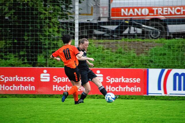 Bild 19: SC Niederhof/Binzgen setzt sich mit 5:2 gegen den FC Hauingen durch – und wir haben Fotos!
