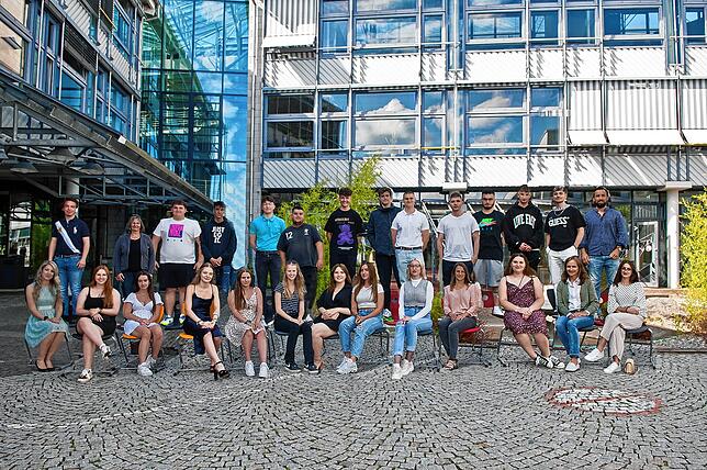 Bild 9: Schüler aus der Bodensee-Region freuen sich über ihre Abschlusszeugnisse &ndash; hier gibt&lsquo;s ihre Bilder