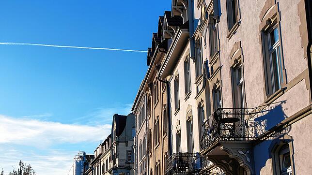 Viele Wohnungssuchende in Konstanz ringen mit zu hohen Mietpreisen. Welche Möglichkeiten gibt es, um langfristig Abhilfe zu schaffen?
